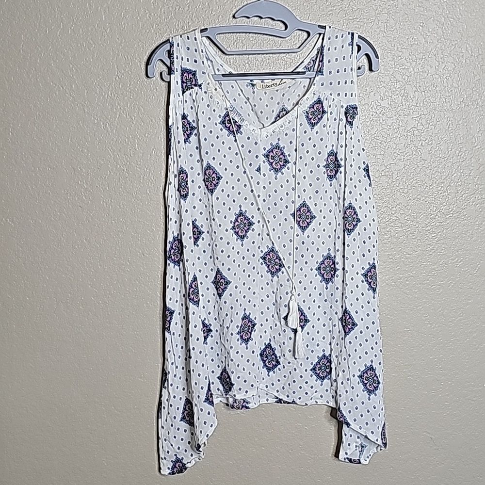 2X Liberty Love‎ White Floral shark bite hem tank top